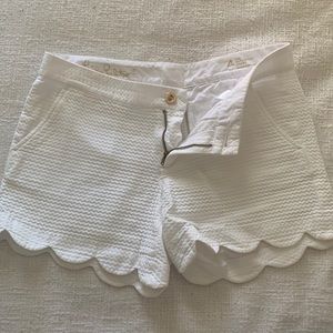 Lilly Scalloped Buttercup Short